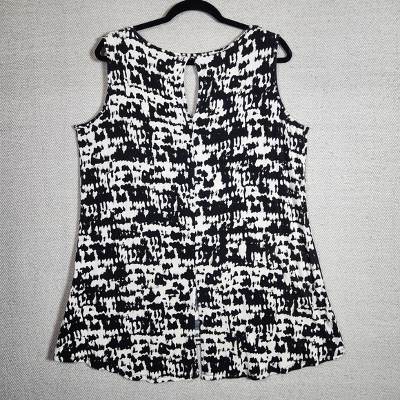 Rose & Olive Black and White Patterned Women's Sleeveless 1X Top Back Cut Out - Picture 3 of 10